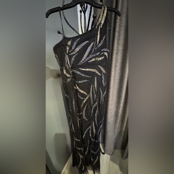 Aidan Mattox by Adrianna Papell. One-Shoulder black Evening Gown retails for$495 - Picture 4 of 10